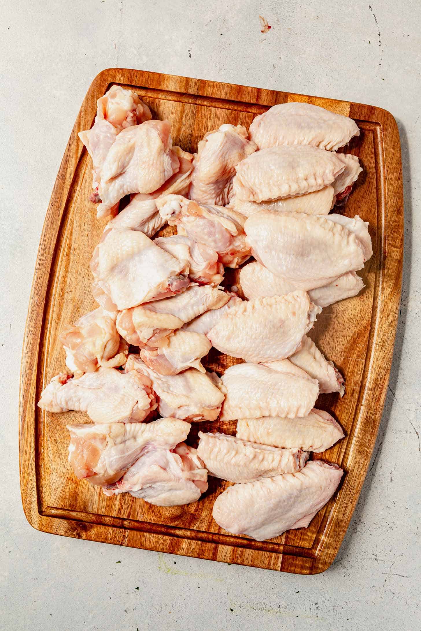 chicken wingettes and drums on a cutting board