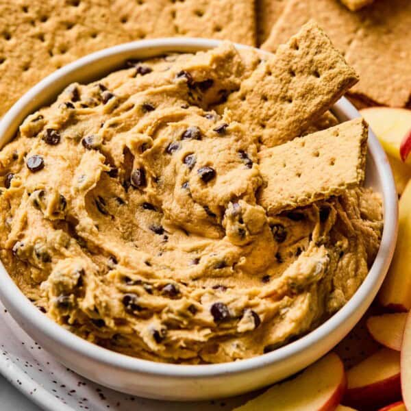 a bowl of buckeye dip with graham crackers.