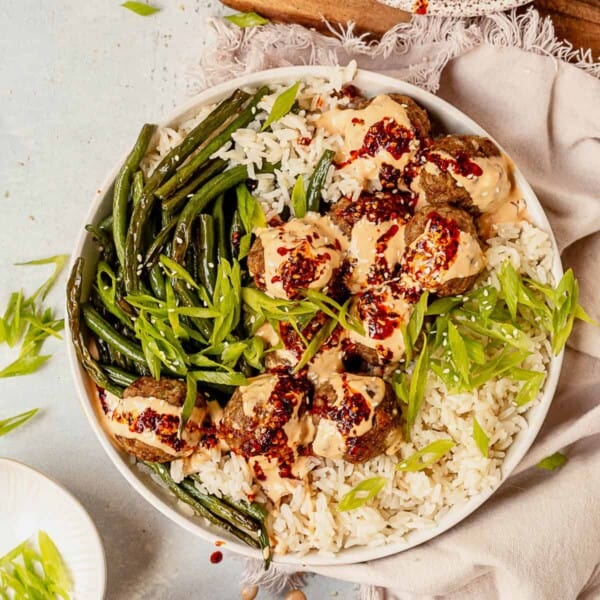 firecracker meatballs with rice and green beans
